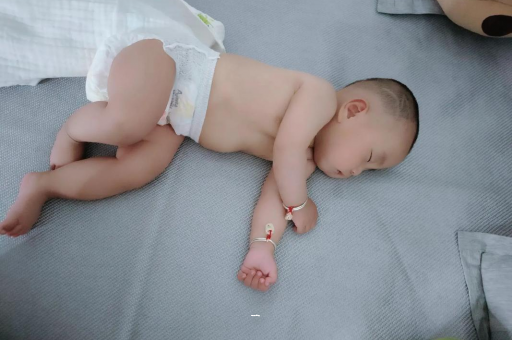 宁德怀孕肚子撑的难受